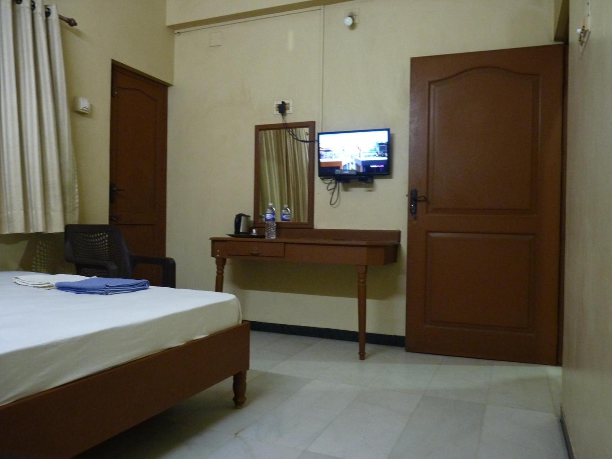 Nanda Lodge Mettuppālaiyam Dış mekan fotoğraf
