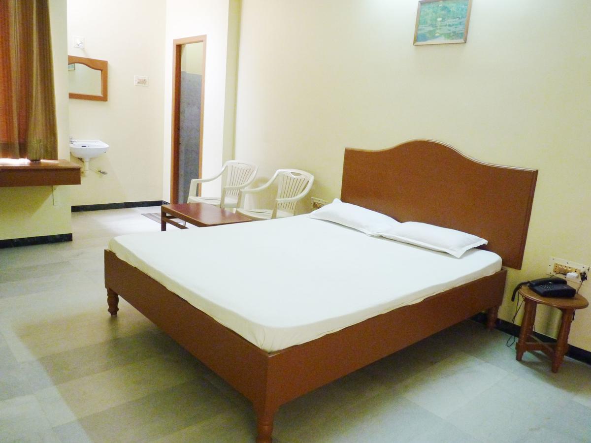 Nanda Lodge Mettuppālaiyam Dış mekan fotoğraf