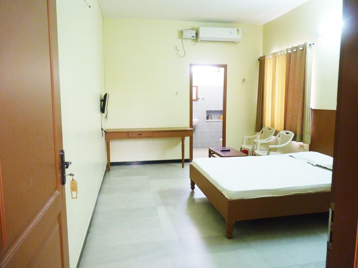 Nanda Lodge Mettuppālaiyam Dış mekan fotoğraf