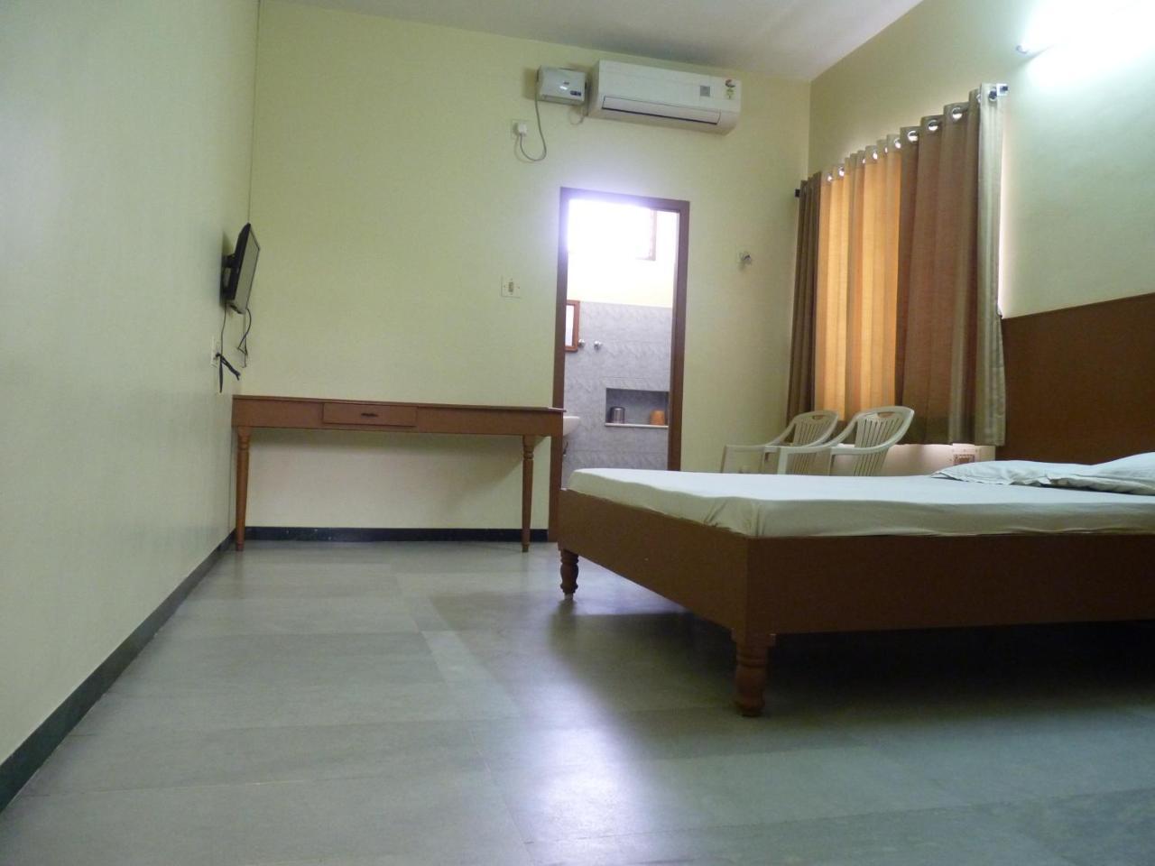 Nanda Lodge Mettuppālaiyam Dış mekan fotoğraf